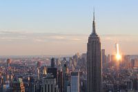 Ansicht von New York während des Sonnenuntergangs einschließlich eine Welt und Empire State Building