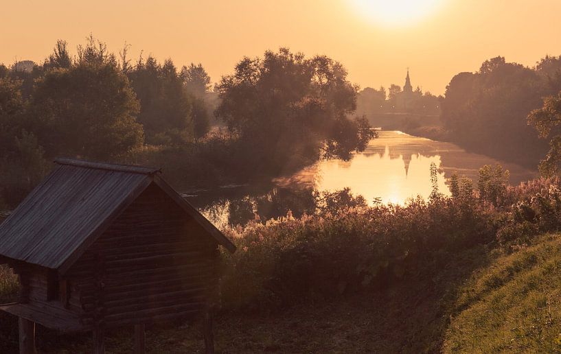 Goldene Stunde mit Naturbild mit Kirche und Scheune von Rudolfo Dalamicio