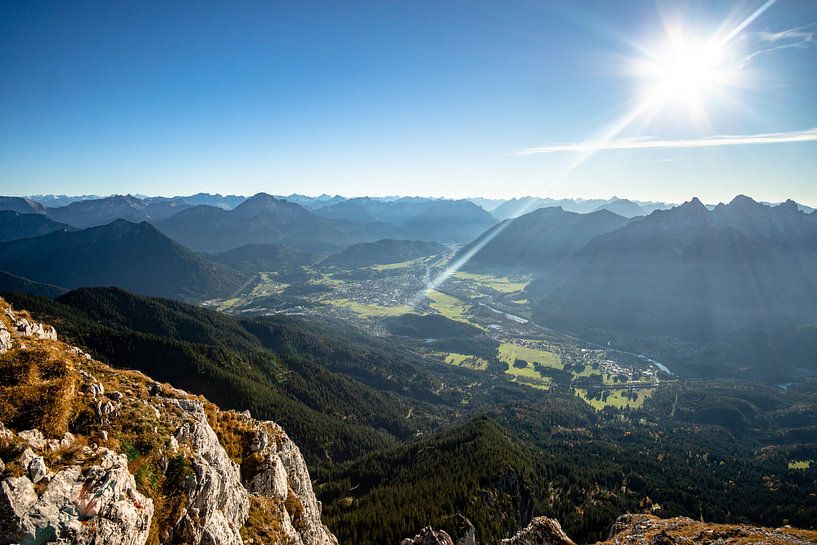 Sonnenstrahlen über Reutte von Leo Schindzielorz