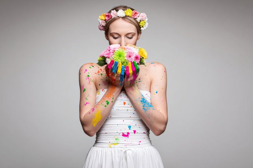 Frau mit Blumen von Egon Zitter