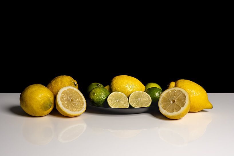 Modernes Stillleben mit Zitronen und Limetten von John van de Gazelle fotografie