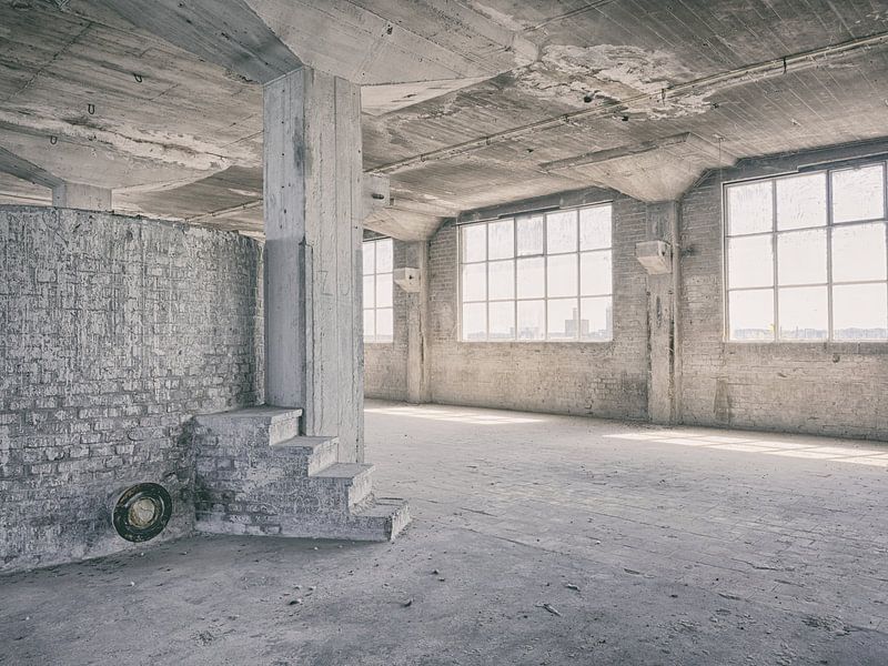 Verlaten plekken: Sphinx fabriek Maastricht Eiffelgebouw: kolom, basin en vensters. par OK-ART