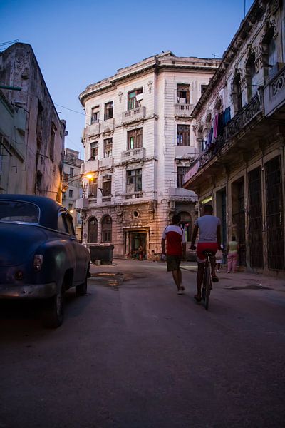 Spelende kinderen in Havana by Rob Altena