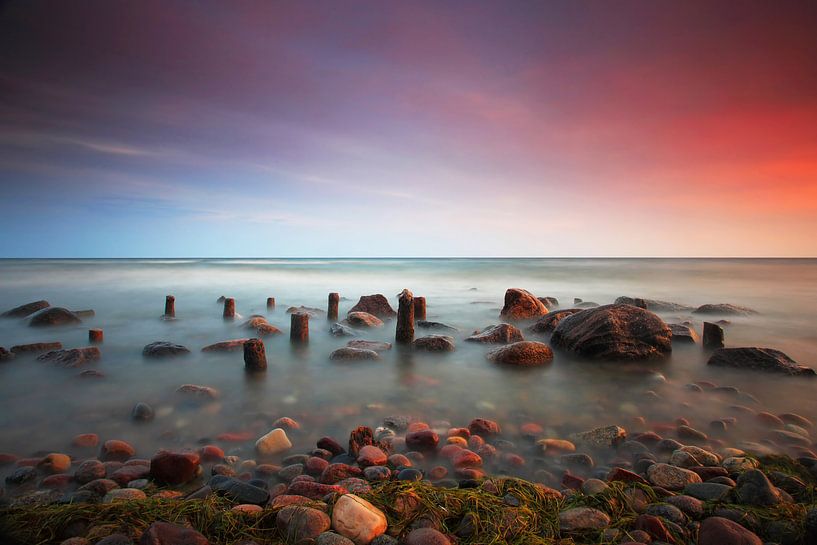 On the beach of the sea by Frank Herrmann