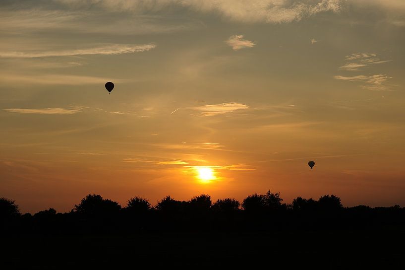 Zonsondergang met Luchtballonnen von Bram Claassen
