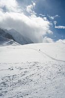 Stundenlanges Wandern durch eine verschneite Landschaft