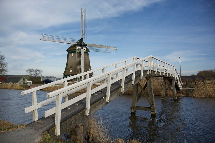Molen bij het kippenbruggetje in Heerhugowaard over de Ringvaart bij nieuwbouwwijk De draai by Mirjam Rood-Bookelman