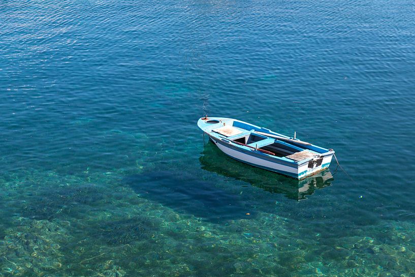 Boat in Sithonia, Halkidiki, Greece by Elly Damen