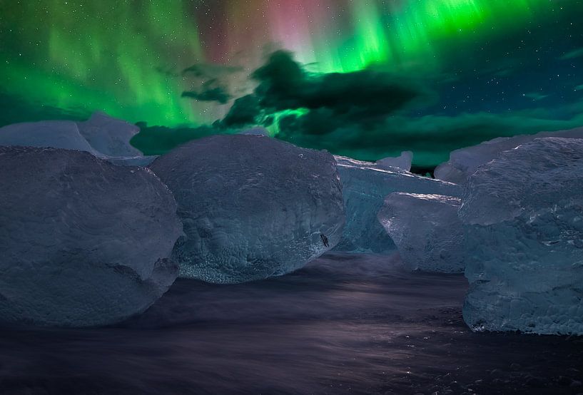 Les aurores boréales à Diamond Beach en Islande. par Gert Hilbink
