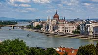 Das ungarische Parlament in Budapest an der Donau