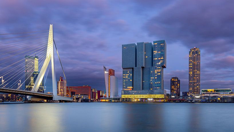 Erasmusbrücke bei Nacht von Brahim Hannane