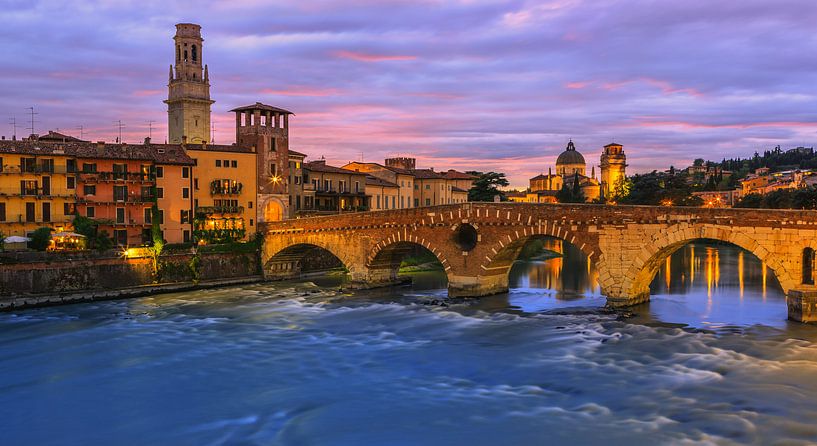 Pont Ponte Pietra, Vérone, Italie par Henk Meijer Photography