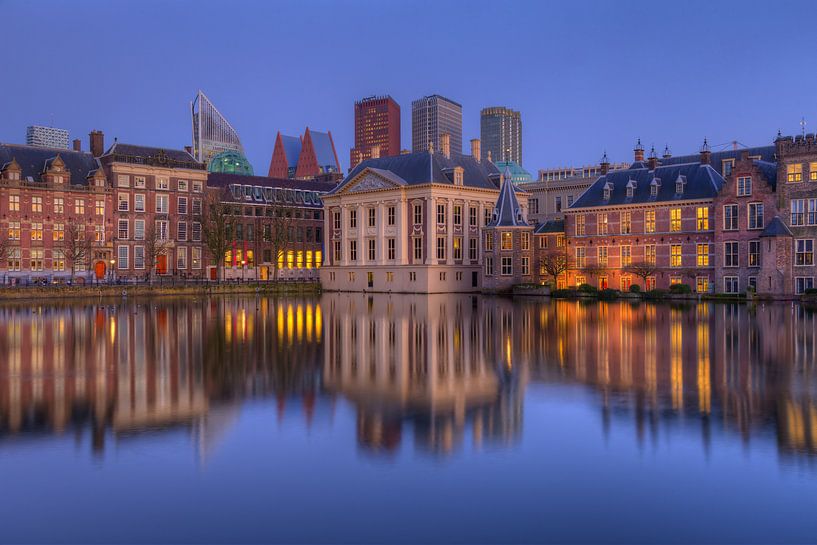 Mauritshuis, Binnenhof et Skyline La Haye après le coucher du soleil par Rob Kints