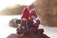 Moeder en dochter in zonlicht