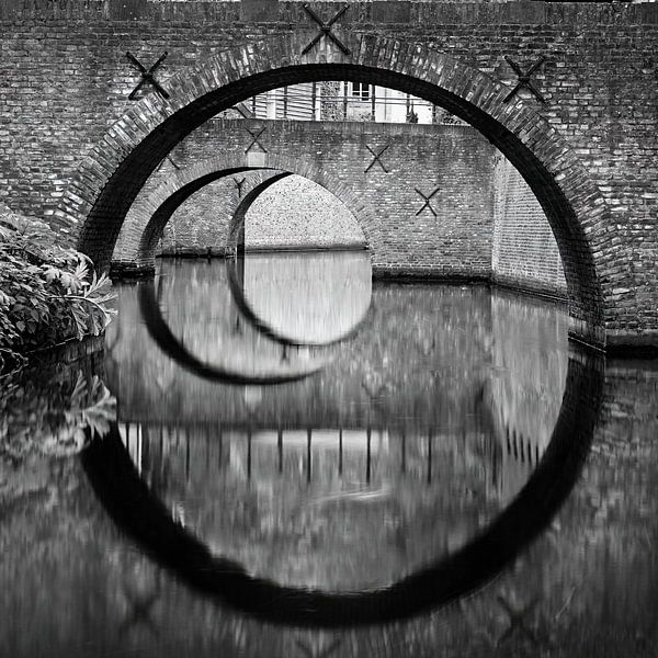 Binnendieze Den Bosch - fast abstraktes Bild von Rob van Esch