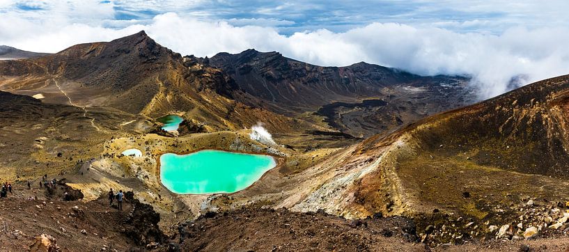 Panorama avec les lacs d'émeraude, depuis le cratère rouge, traversée alpine de Tongariro par Paul van Putten