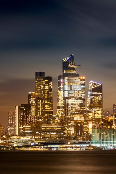 Grandiose NYC Skyline avec Hudson Yards le soir par Melanie Viola