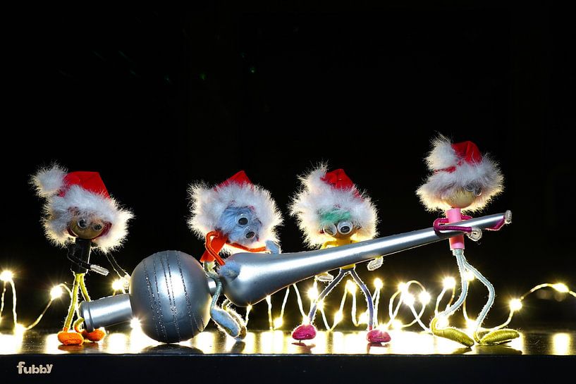 Fubby's mit Weihnachtsschmuck in weihnachtlicher Stimmung. von Sailographic Paula