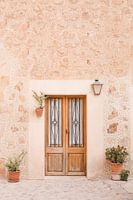 Eine alte Holztür auf Mallorca