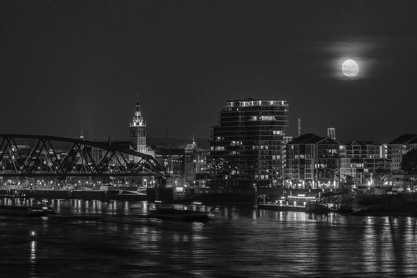 Moon above Nijmegen black and white by Henk Kersten