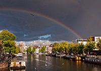 Regenbogen über dem Fluss Amstel