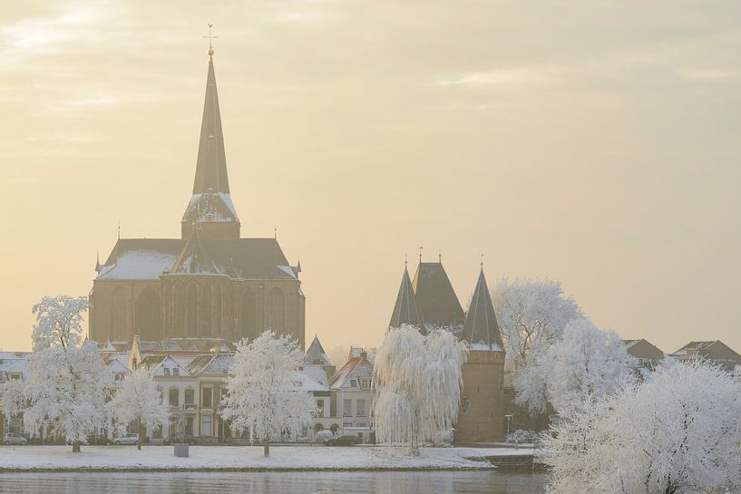 Kampen et l'IJssel en hiver en Hollande par Sjoerd van der Wal Photographie