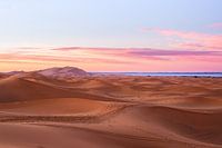 Coucher de soleil dans le désert du Maroc - Erg Chebbi, merzouga photo print - travel photography Art Print