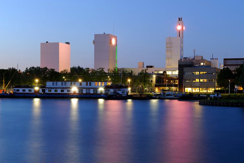 Douwe Egbertsfabriek aan Keulsekade in Utrecht von Donker Utrecht