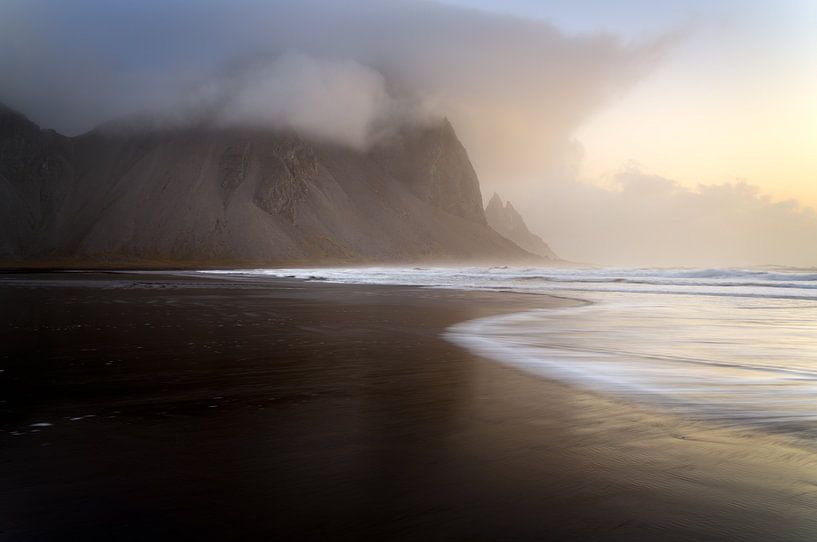 Sunrise in Vestrahorn / Stokksnes - Iceland by Roy Poots