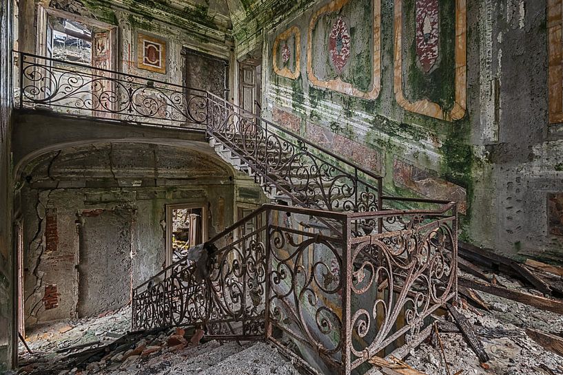 Lost Place - das grüne Treppenhaus von Linda Lu