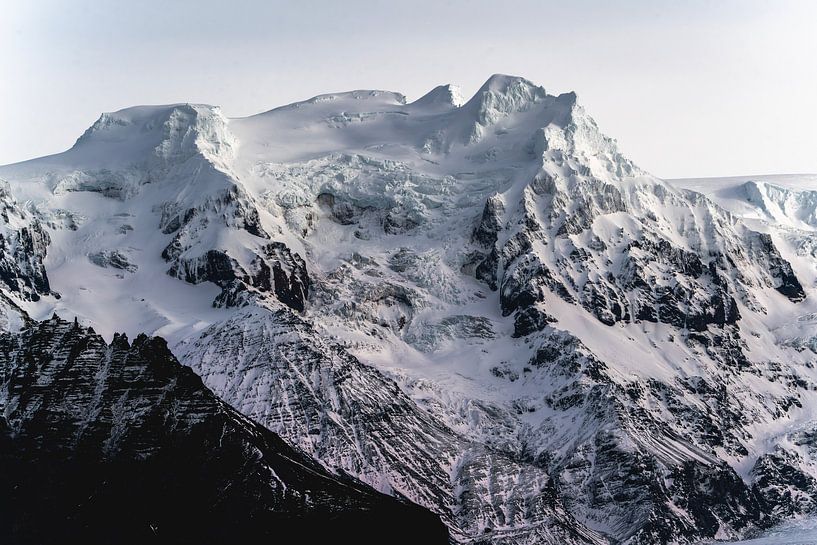 Gletscherkathedrale Die monumentale Stille der Berge Island von Femke Ketelaar