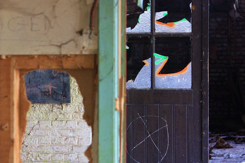 Detail os an abandoned building by Richard van Oudheusden