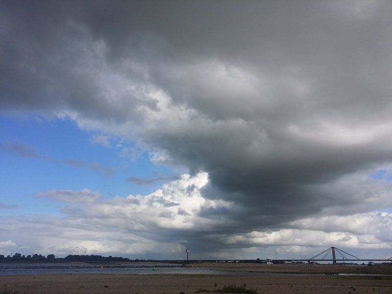 Zwerk aan de muur by addy de meij