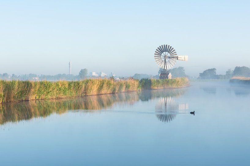 Die amerikanische Mühle Herkules in Nebel gehüllt von Pieter Struiksma
