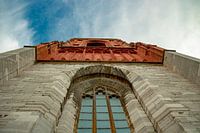 St. John's Kirche mit der roten Turmspitze