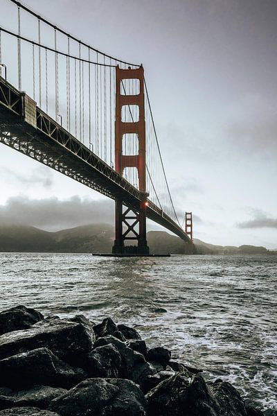 Golden Gate bei Küstenwetter, San Francisco, USA von Aloke Design