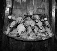 Bodega wijnrek oude flessen