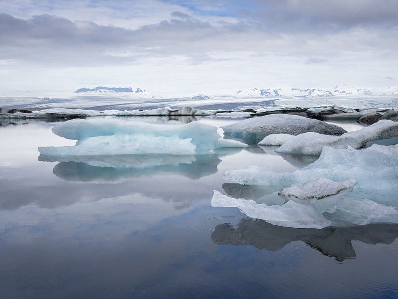 Jökulsárlón glacial lake by Roelof Nijholt
