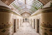 Verlassenes Gebäude mit einzigartiger Architektur - verlassene Therme