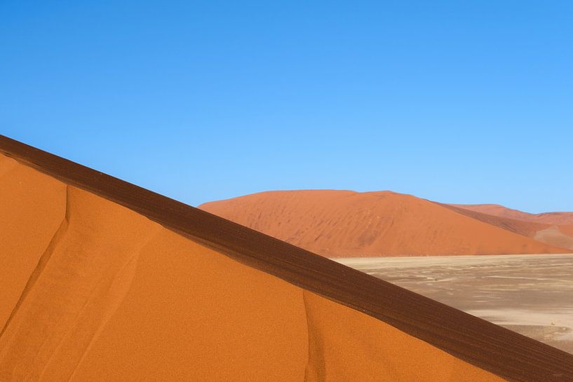 Sossusvlei, Ausschnitt aus einer Dünenlandschaft von Nicolas Vangansbeke