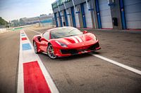 Ferrari 488 Pista auf der Rennstrecke von Assen
