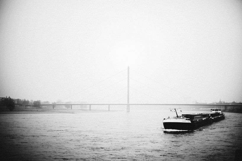 Bateau sur le Rhin par Martn Bondzio