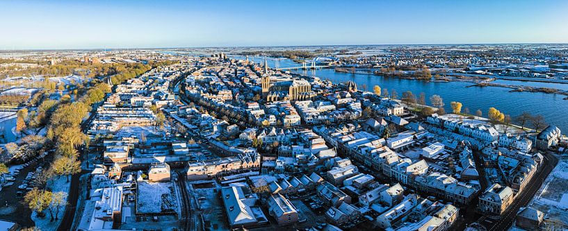 Kampen Bovenkerk Blick auf den Fluss IJssel an einem kalten Wintertag von Sjoerd van der Wal Fotografie
