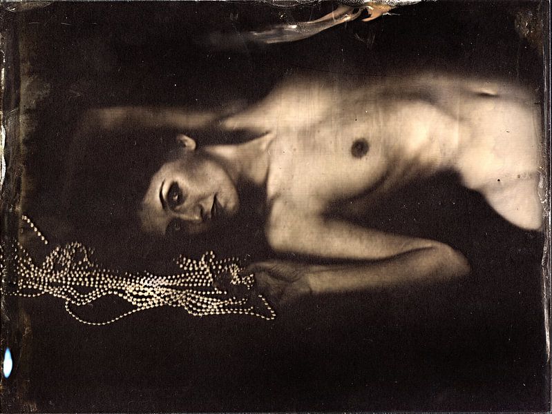 S'allonger avec des perles par Tom Oosthout