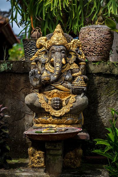 Vergoldete Ganesha-Statue aus Stein in Ubud, Bali, Indonesien. von Jeroen Langeveld, MrLangeveldPhoto
