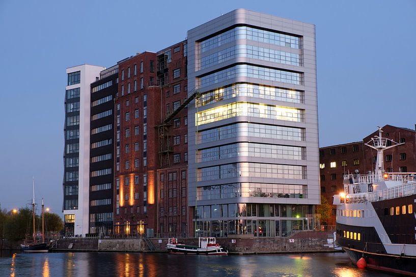 Harbuger Hafen zur Blauen Stunde von Borg Enders