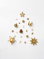 Poster -  Weihnachtsbaum aus dekorativen Elementen