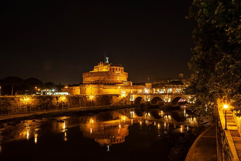 Nachtansicht des Castel sant angelo in Rom von Eric van Nieuwland