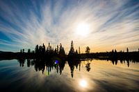 Opkomende winterzon en een klein eiland - Lykkjavegen, Hemsedal Noorwegen