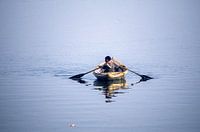 Jeune rameur sur le Gange.